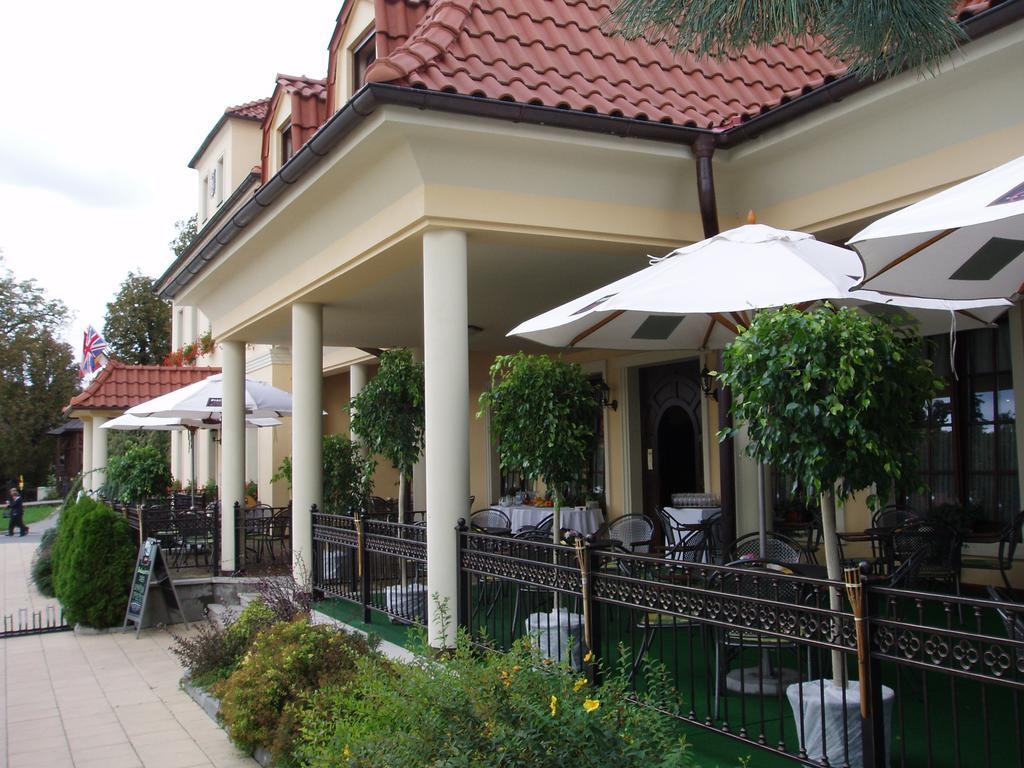 Hotel Buchlovice Exterior foto